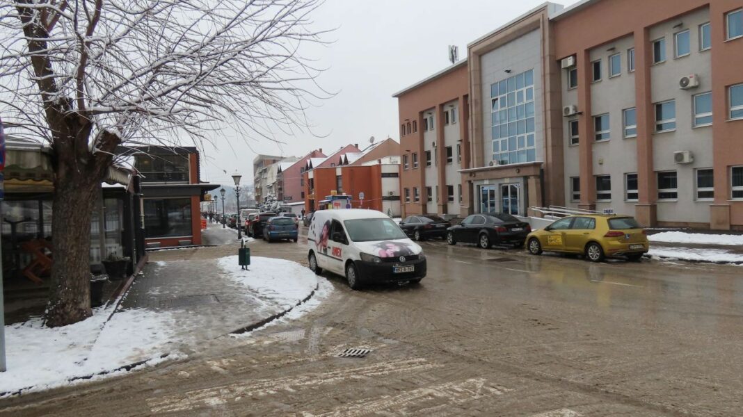 Danas oblačno sa snijegom i kišom Danas oblačno sa snijegom i kišom