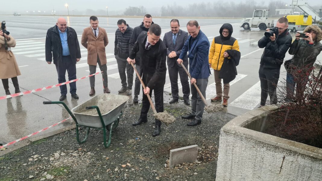 Godišnjicu rada tuzlanski aerodrom obilježava novim projektima i investicijama Godišnjicu rada tuzlanski aerodrom obilježava novim projektima i investicijama