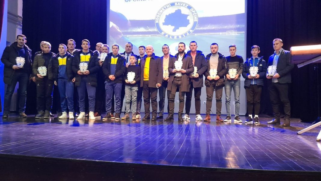 <strong>Elvin Mešić (NK Rainci) proglašen za najboljeg nogometaša općine Kalesija za 2022.godinu</strong> <strong>Elvin Mešić (NK Rainci) proglašen za najboljeg nogometaša općine Kalesija za 2022.godinu</strong>
