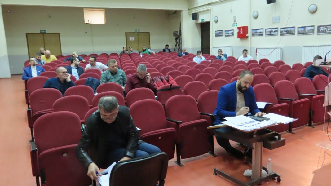 Usvojena Odluka o pogodnostima za investiranje na području općine Kalesija za građenje poslovnih i proizvodnih objekta Usvojena Odluka o pogodnostima za investiranje na području općine Kalesija za građenje poslovnih i proizvodnih objekta
