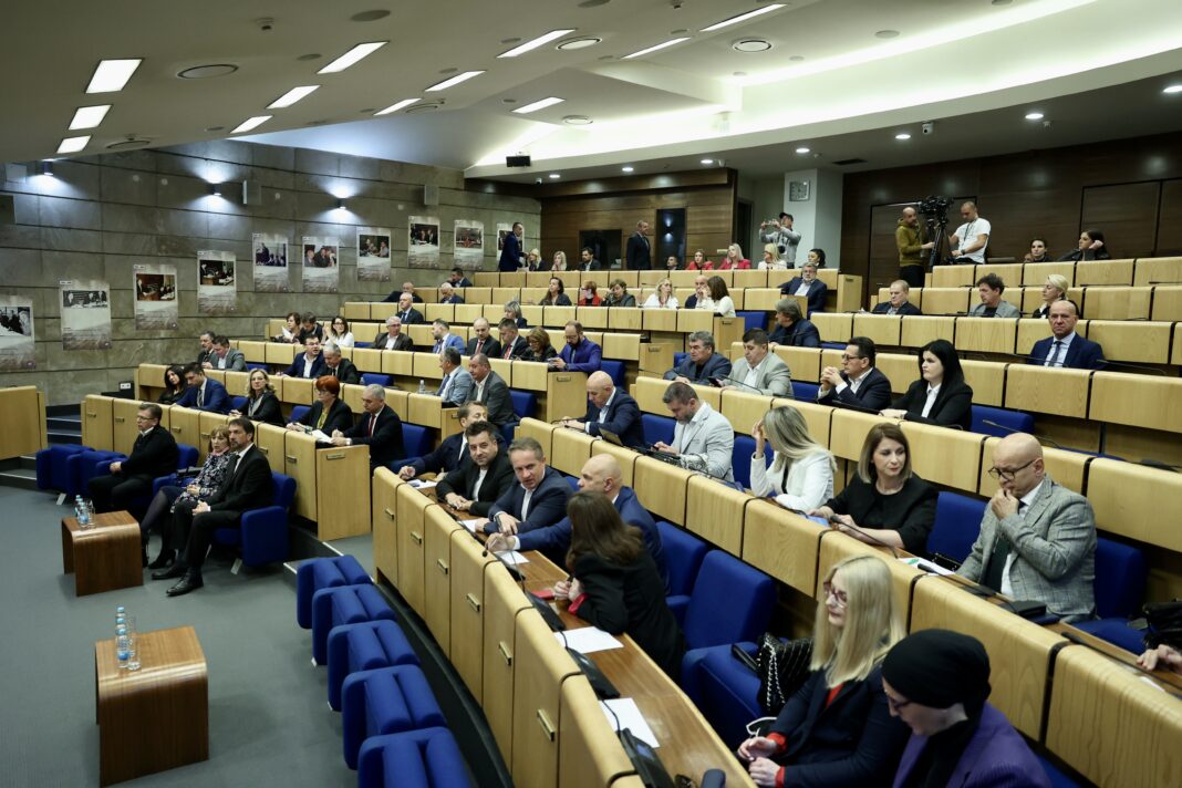 Izbor rukovodstva Federacije BiH na dnevnom redu oba doma Parlamenta Izbor rukovodstva Federacije BiH na dnevnom redu oba doma Parlamenta