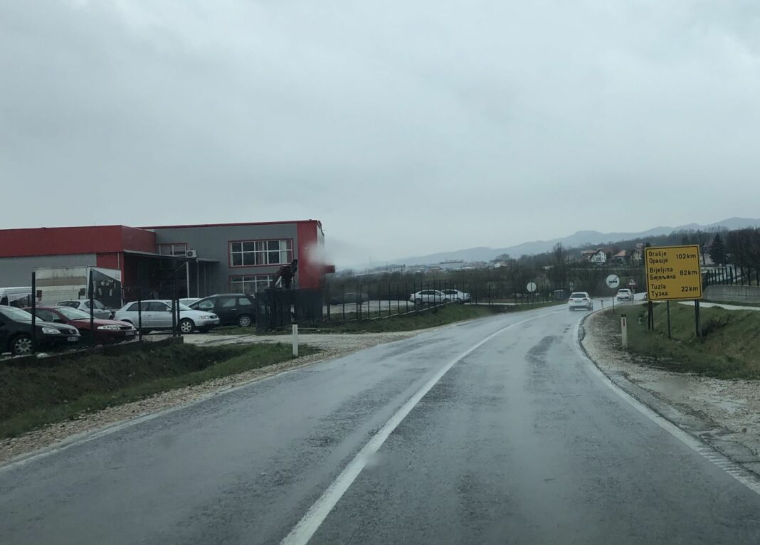 Vozači oprez: Mokar kolovoz Vozači oprez: Mokar kolovoz