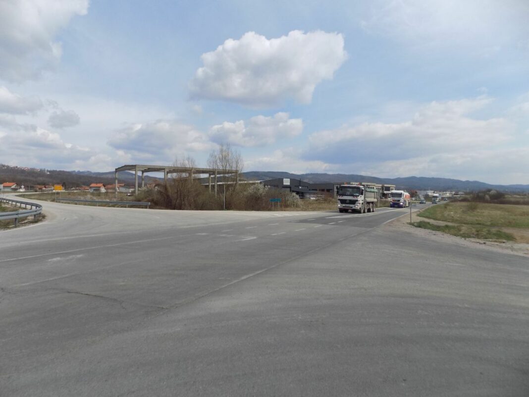 Počinju radovi na izgradnji kružnog toka u Kalesiji Gornjoj Počinju radovi na izgradnji kružnog toka u Kalesiji Gornjoj