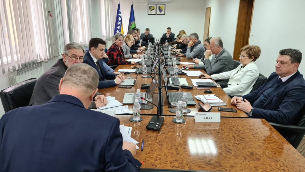 <strong>Utvrđeni uslovi i kriteriji za odabir korisnika donacija za podršku povratku</strong> <strong>Utvrđeni uslovi i kriteriji za odabir korisnika donacija za podršku povratku</strong>