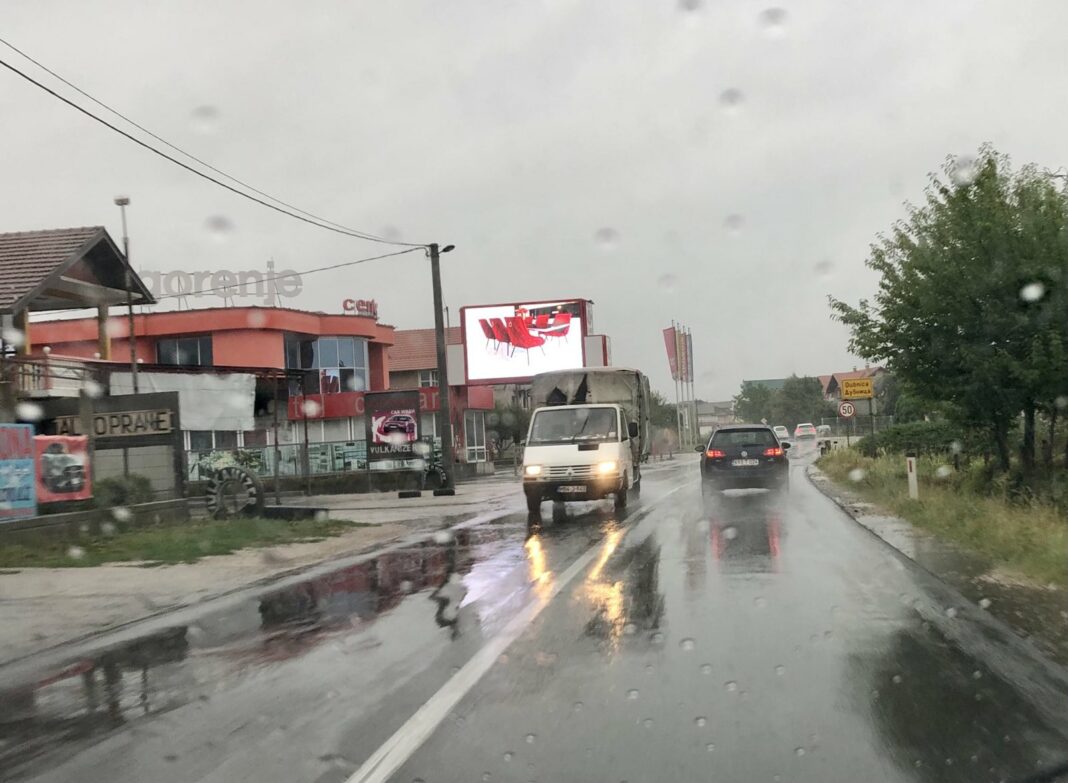 Vozači oprez: Mokar kolovoz Vozači oprez: Mokar kolovoz