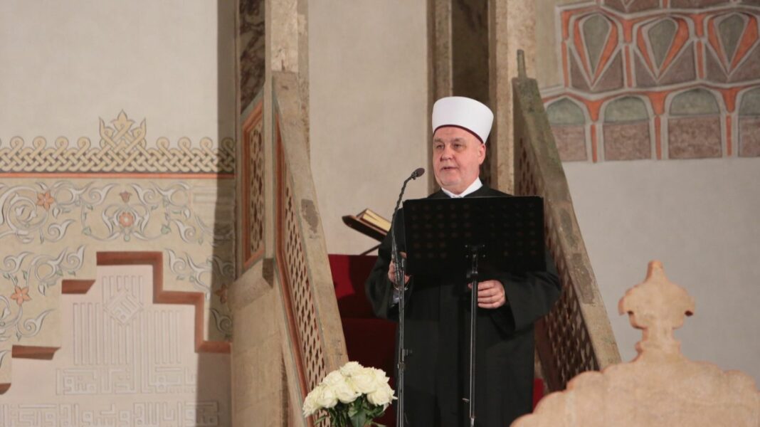 Reis Kavazović: Sutra je Bajram, praznik radosti, provedimo ga veselog lica i otvorenog srca Reis Kavazović: Sutra je Bajram, praznik radosti, provedimo ga veselog lica i otvorenog srca