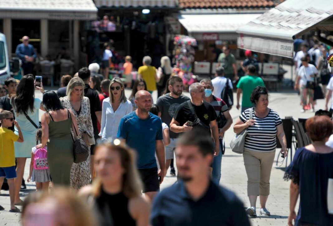 Za pola godine umrlo skoro 6.000 ljudi više nego što je rođeno Za pola godine umrlo skoro 6.000 ljudi više nego što je rođeno