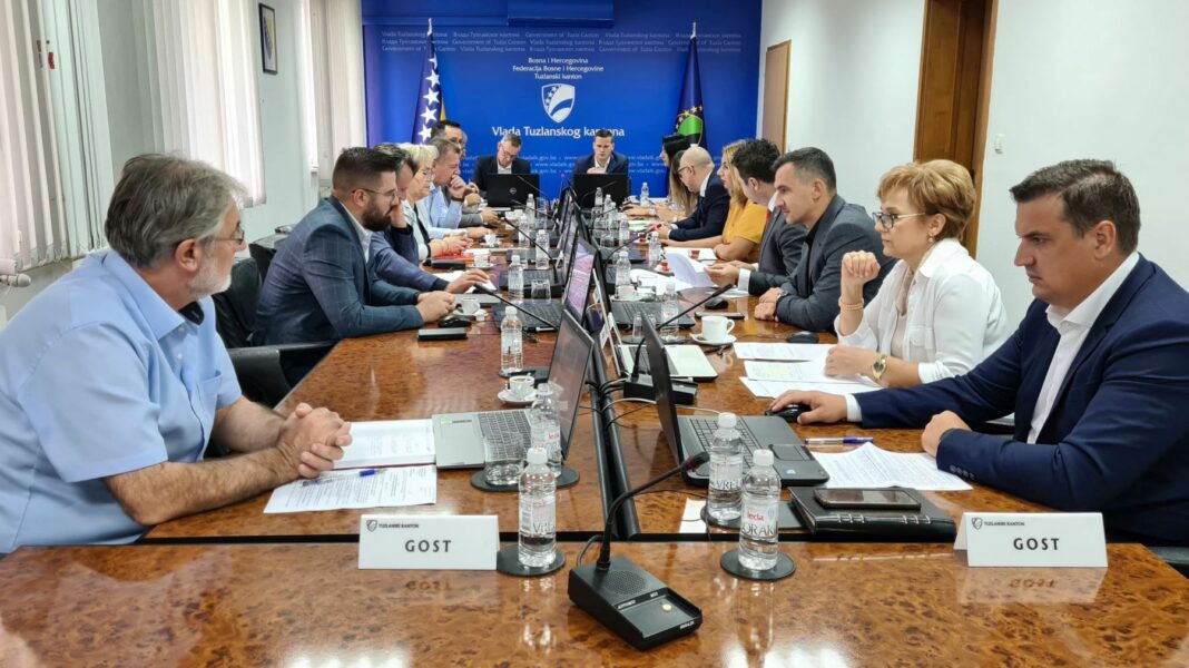 Vlada TK će nabaviti nedostajuće udžbenike za učenike osnovnih škola Vlada TK će nabaviti nedostajuće udžbenike za učenike osnovnih škola