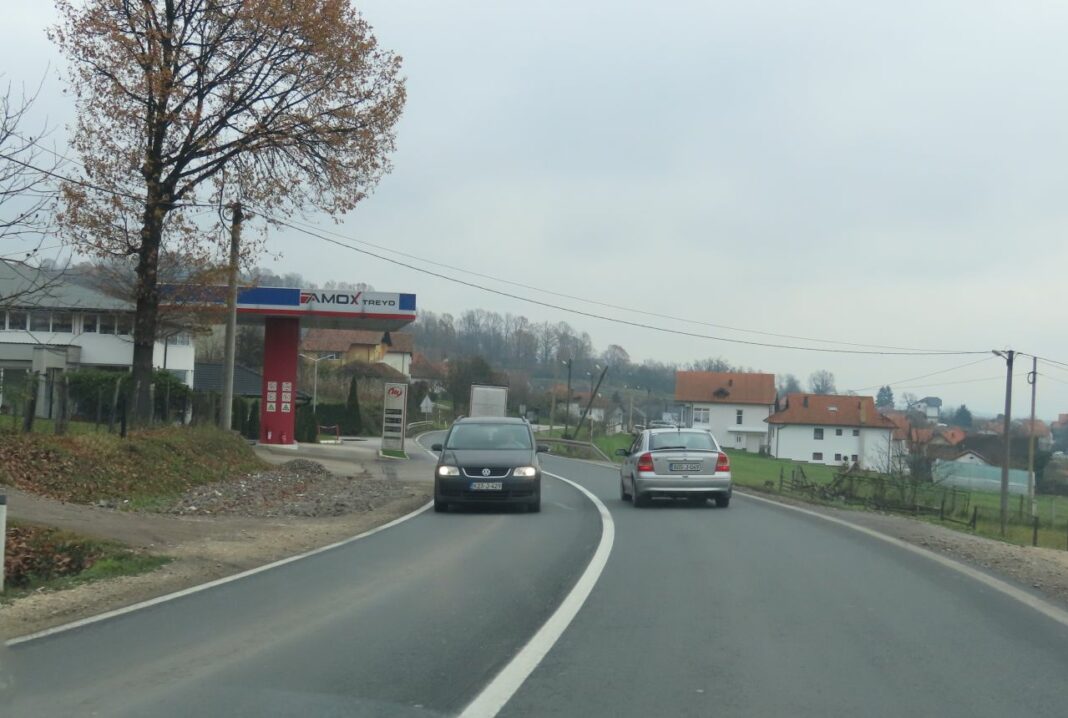 BIHAMK: Smanjena vidljivost zbog magle, kolovoz mjestimično vlažan, učestali odroni BIHAMK: Smanjena vidljivost zbog magle, kolovoz mjestimično vlažan, učestali odroni