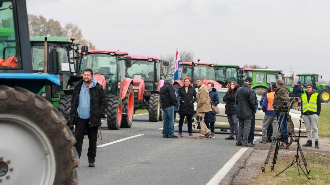 BIHAMK: Zbog protesta u Hrvatskoj zatvoren GP Orašje-Županja za autobuse i teretna vozilaBIHAMK: BIHAMK: Zbog protesta u Hrvatskoj zatvoren GP Orašje-Županja za autobuse i teretna vozilaBIHAMK: