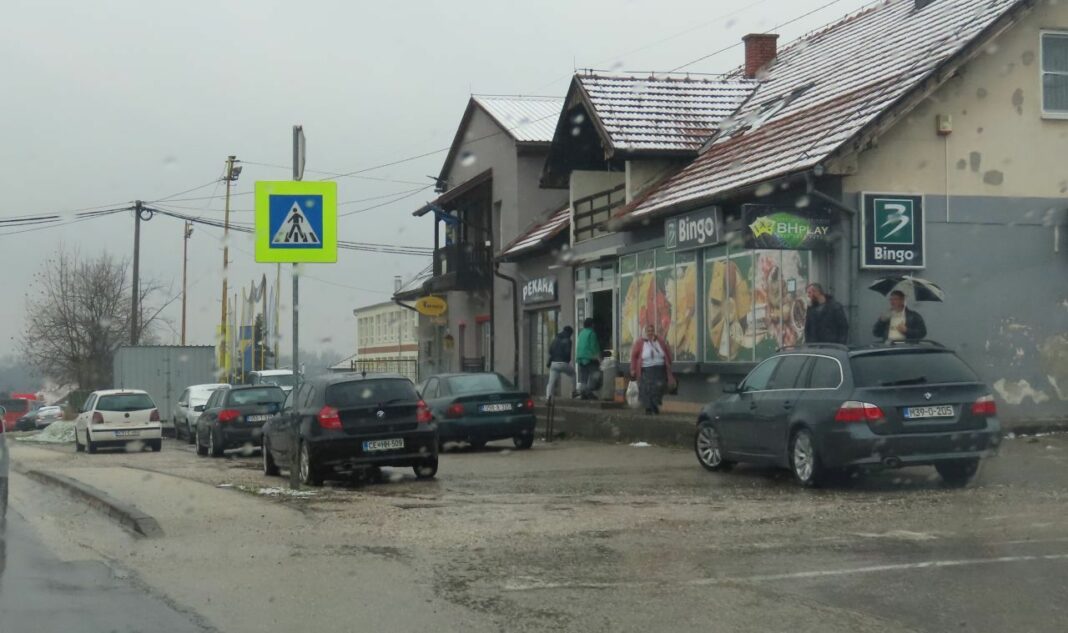 Danas oblačno vrijeme sa kišom i snijegom Danas oblačno vrijeme sa kišom i snijegom