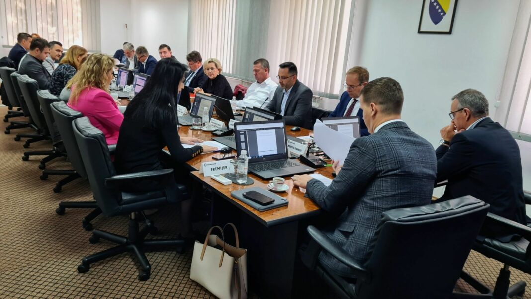 Tuzlanski kanton usklađuje svoj Zakon o oružju i municiji sa pravnom stečevinom EU Tuzlanski kanton usklađuje svoj Zakon o oružju i municiji sa pravnom stečevinom EU