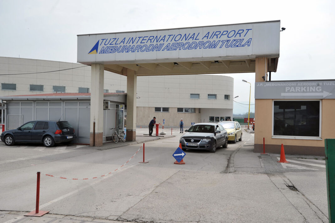 Drastičan pad broja prevezenih putnika sa tuzlanskog Aerodroma Drastičan pad broja prevezenih putnika sa tuzlanskog Aerodroma