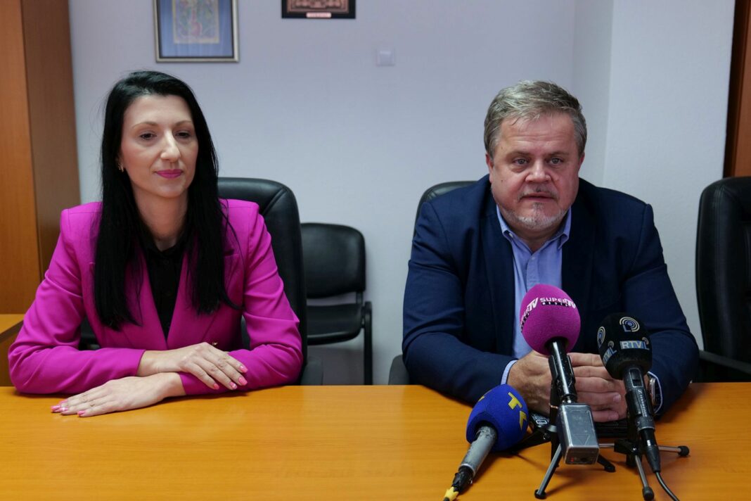 Potpisan ugovor o kupovini zemljišta za novi općinski sud u Lukavcu Potpisan ugovor o kupovini zemljišta za novi općinski sud u Lukavcu