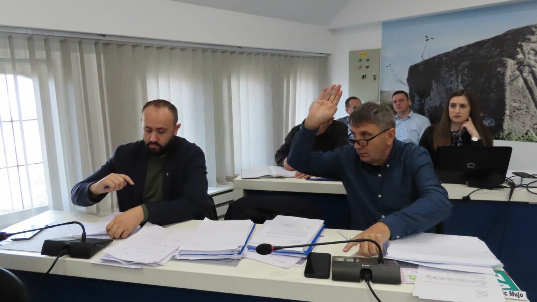 Općinsko vijeće Kalesija usvojilo inicijativu da se započne proces ukidanja CIPS potvrde od građana Općinsko vijeće Kalesija usvojilo inicijativu da se započne proces ukidanja CIPS potvrde od građana