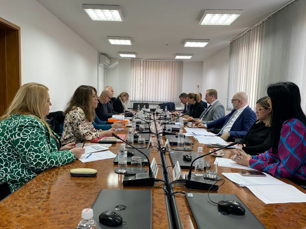 Započeli pregovori sa sindikatima osnovnog i srednjeg obrazovanja i državnih službenika TK Započeli pregovori sa sindikatima osnovnog i srednjeg obrazovanja i državnih službenika TK
