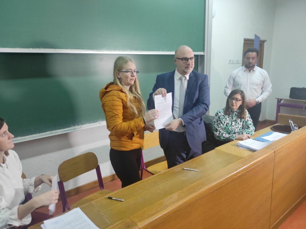 Stipendiranje posebno nadarenih učenika osnovnih i srednjih škola TK Stipendiranje posebno nadarenih učenika osnovnih i srednjih škola TK