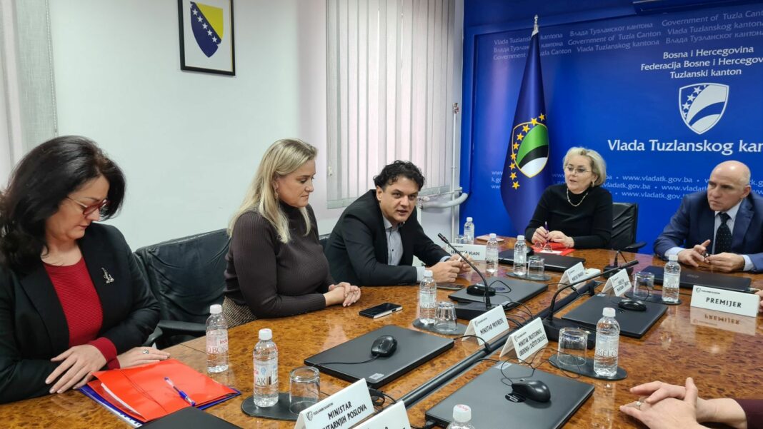 Vlada TK nastavlja ulaganje u UKC Tuzla Vlada TK nastavlja ulaganje u UKC Tuzla