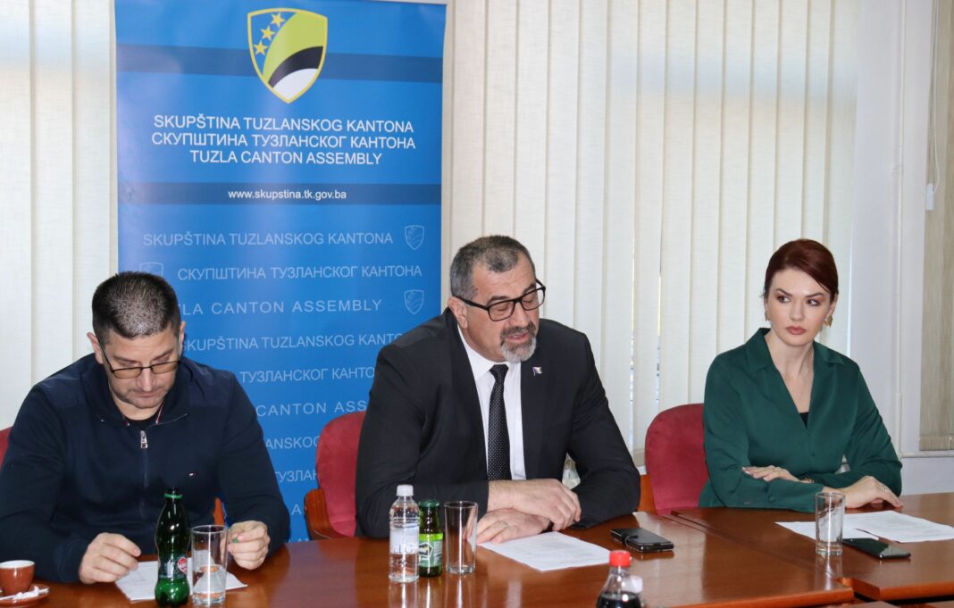Zadovoljavajući stepen izvršenja programa rada Skupštine Tuzlanskog kantona u 2023. godini Zadovoljavajući stepen izvršenja programa rada Skupštine Tuzlanskog kantona u 2023. godini