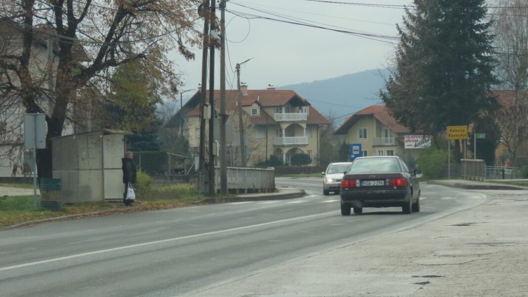 BIHAMK: Suh i mjestimično vlažan kolovoz, oprez zbog poledice i odrona BIHAMK: Suh i mjestimično vlažan kolovoz, oprez zbog poledice i odrona