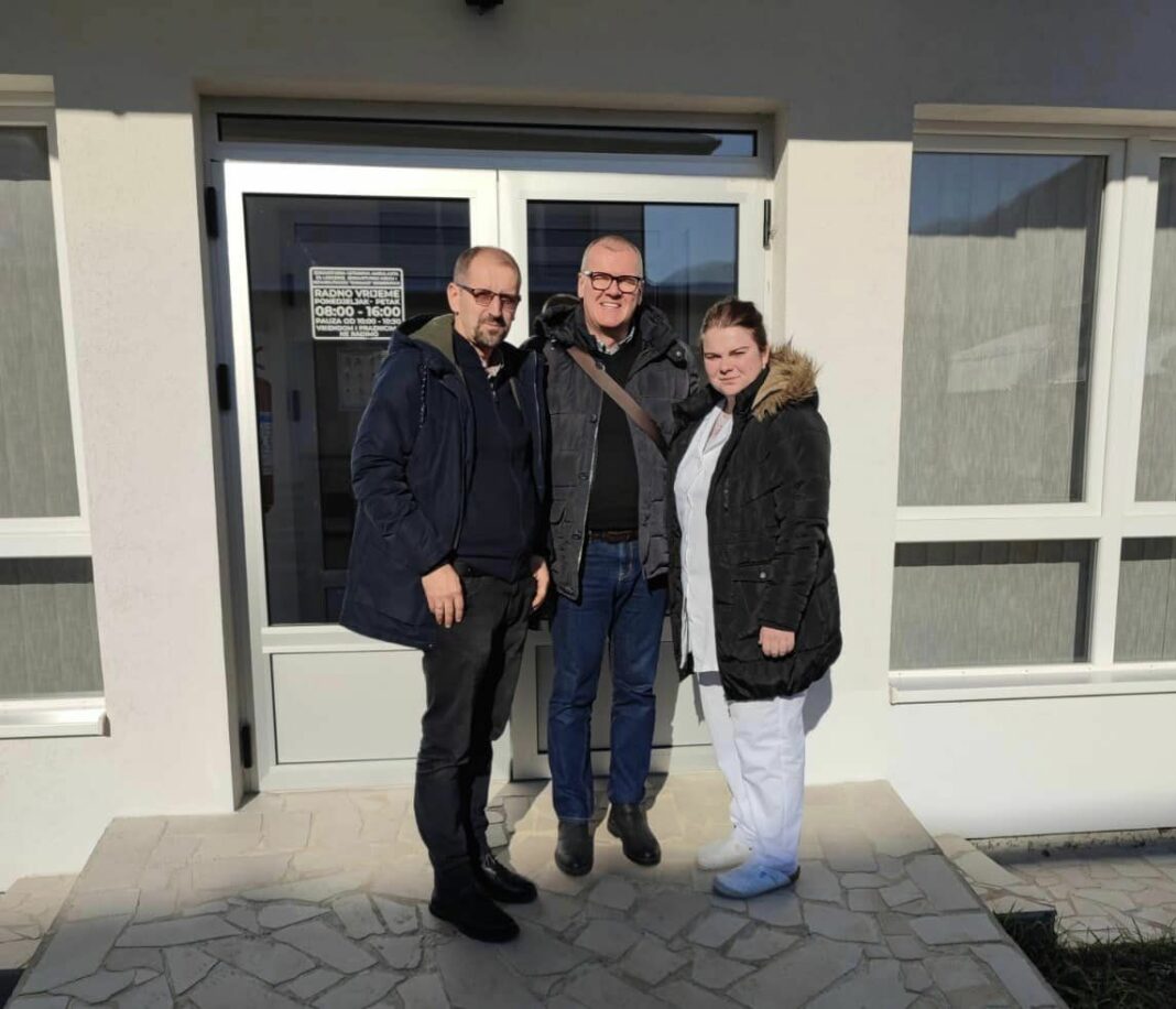 Doktor Damir Husić obavljao oftalmološke preglede u Potočarima Doktor Damir Husić obavljao oftalmološke preglede u Potočarima