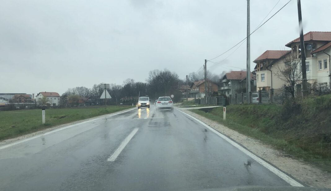 BIHAMK: Saobraća se po mjestimično mokrom ili vlažnom kolovozu, učestali odroni BIHAMK: Saobraća se po mjestimično mokrom ili vlažnom kolovozu, učestali odroni