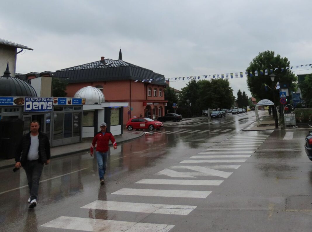 Danas oblačno vrijeme sa kišom Danas oblačno vrijeme sa kišom