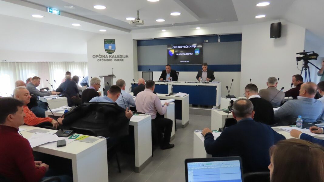 Usvojena inicijativa da se izvrši izmještanje Službe za pedijatriju Doma zdravlja Kalesija u prostor koji ima dva ulaza i čekaonicu za zdravu i bolesnu djecu Usvojena inicijativa da se izvrši izmještanje Službe za pedijatriju Doma zdravlja Kalesija u prostor koji ima dva ulaza i čekaonicu za zdravu i bolesnu djecu