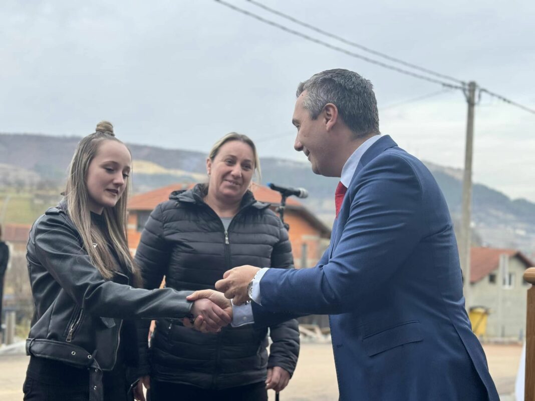 Devet porodica u Ključu dobilo nove stanove Devet porodica u Ključu dobilo nove stanove