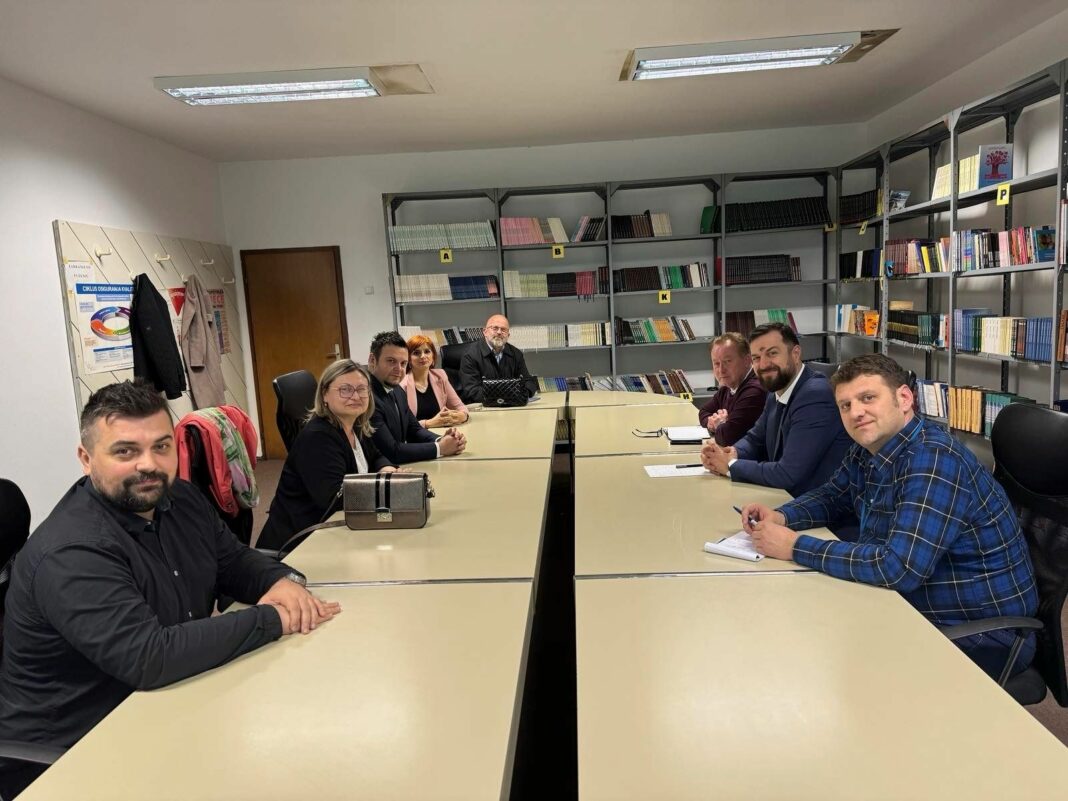 Održan radni sastanak sa predstavnicima ministarstva za obrazovanje, nauku, kulturu i sport Zeničko-dobojskog kantona Održan radni sastanak sa predstavnicima ministarstva za obrazovanje, nauku, kulturu i sport Zeničko-dobojskog kantona
