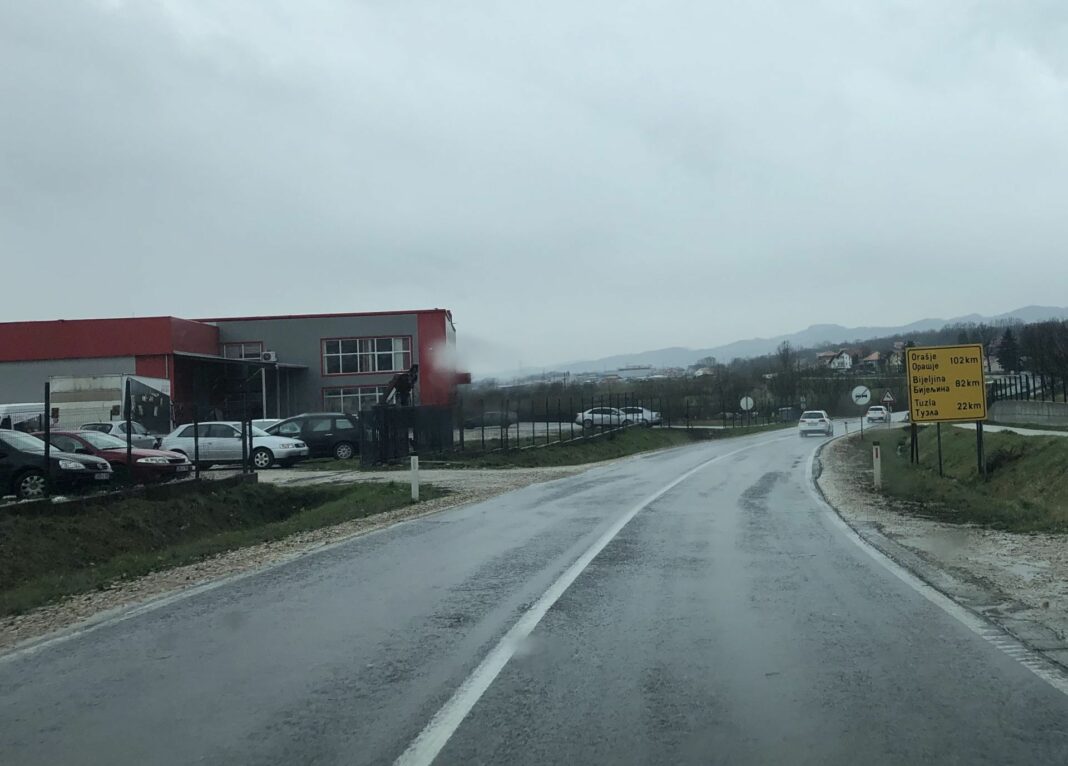 BIHAMK: Saobraćaj se odvija po suhom i mjestimično vlažnom kolovozu BIHAMK: Saobraćaj se odvija po suhom i mjestimično vlažnom kolovozu