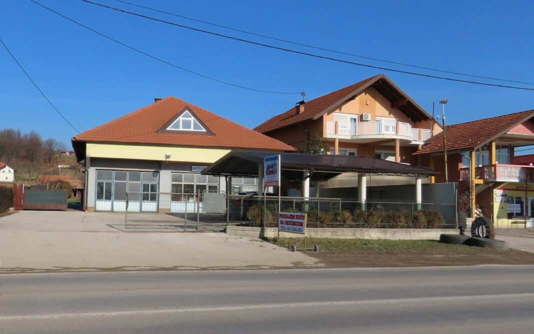 Prodaje se kuća, poslovni prostor i okućnica u Miljanovcima (FOTO) Prodaje se kuća, poslovni prostor i okućnica u Miljanovcima (FOTO)