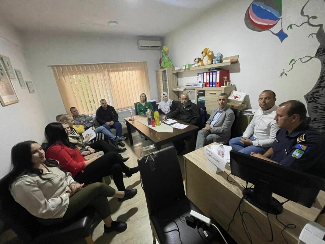 Centar za socijalni rad Kalesija relizuje projekat „Podrška realizaciji Plana pripravnosti i djelovanja u slučaju prirodne i druge nesreće “ Centar za socijalni rad Kalesija relizuje projekat „Podrška realizaciji Plana pripravnosti i djelovanja u slučaju prirodne i druge nesreće “