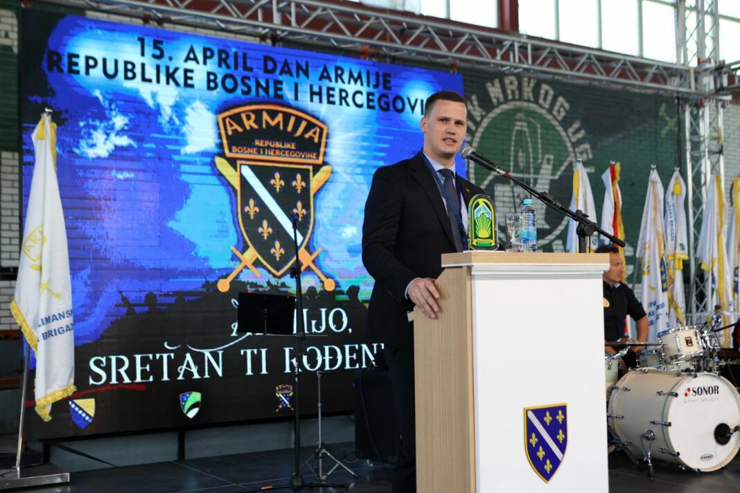Dan Armije Republike Bosne i Hercegovine svečano obilježen u Banovićima Dan Armije Republike Bosne i Hercegovine svečano obilježen u Banovićima