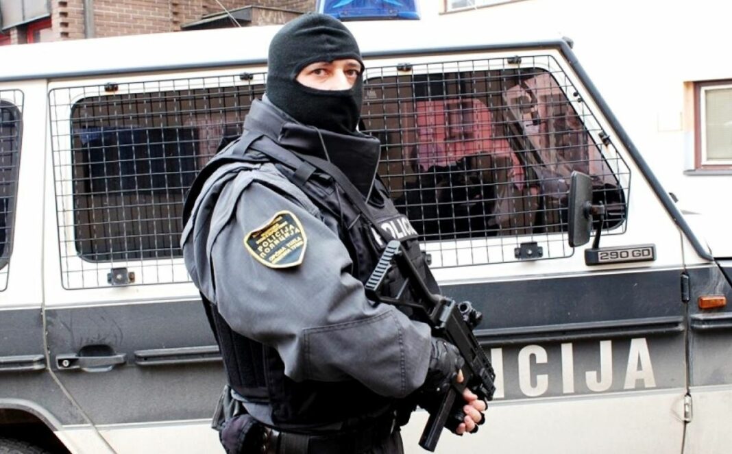 Uhapšena još tri policajca iz Kalesije i Živinica Uhapšena još tri policajca iz Kalesije i Živinica