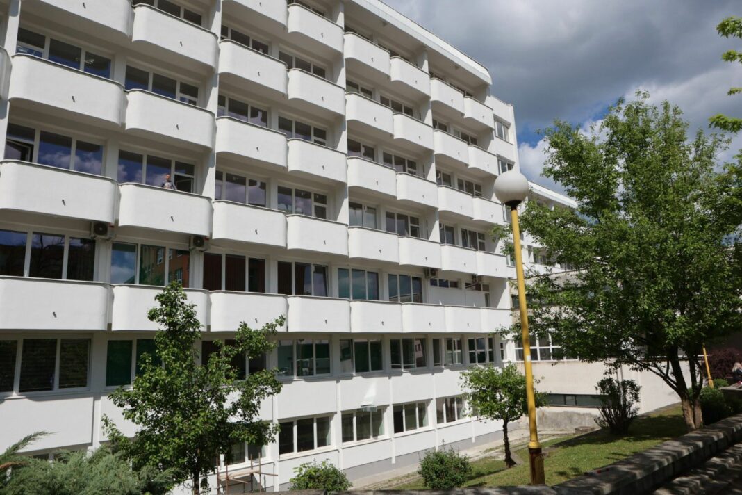 Fond solidarnosti nema lijekova za UKC Tuzla Fond solidarnosti nema lijekova za UKC Tuzla