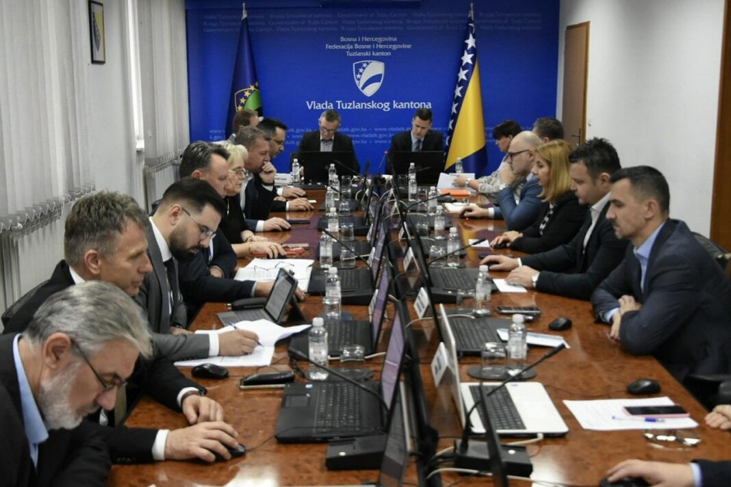 Vlada TK danas razmatra Informaciju o položajnom dodatku direktora škola Vlada TK danas razmatra Informaciju o položajnom dodatku direktora škola