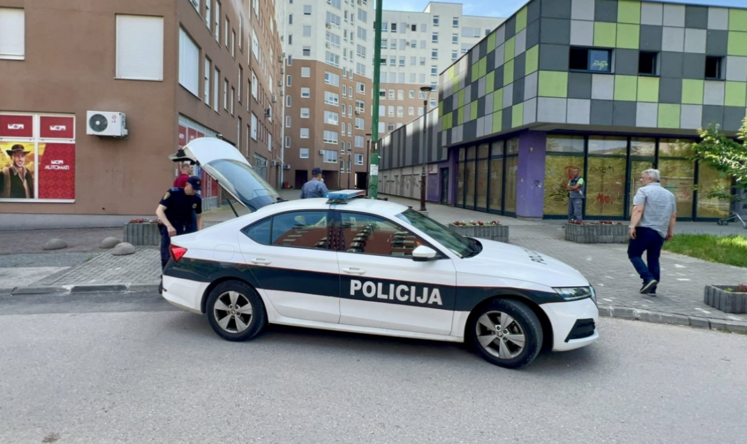 U stanu muškarca koji je izvršio samoubistvo pronađena tijela dvoje djece i žene U stanu muškarca koji je izvršio samoubistvo pronađena tijela dvoje djece i žene