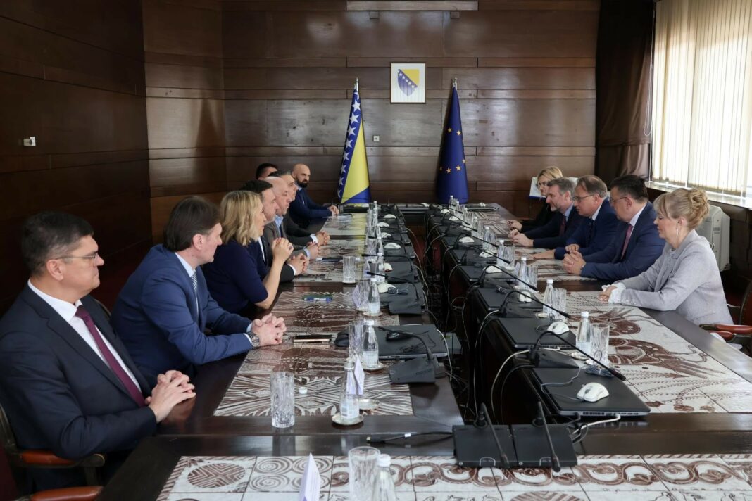Uručeni digitalni potpisi članovima Vlade Federacije BiH Uručeni digitalni potpisi članovima Vlade Federacije BiH