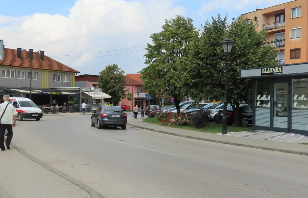 Danas sunčano vrijeme uz malu do umjerenu oblačnost, dnevna temperatura između 25 i 30 stepeni Danas sunčano vrijeme uz malu do umjerenu oblačnost, dnevna temperatura između 25 i 30 stepeni