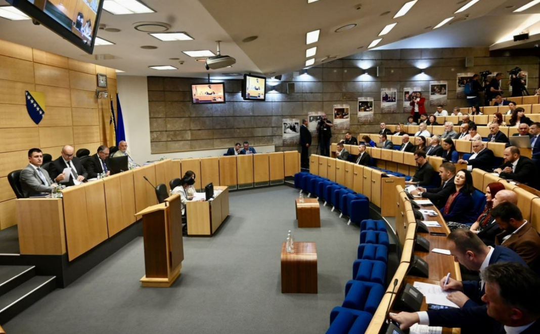 Usvojen prijedlog zakona da penzioneri ostvaruju pravo na penziju i ako povremeno rade Usvojen prijedlog zakona da penzioneri ostvaruju pravo na penziju i ako povremeno rade