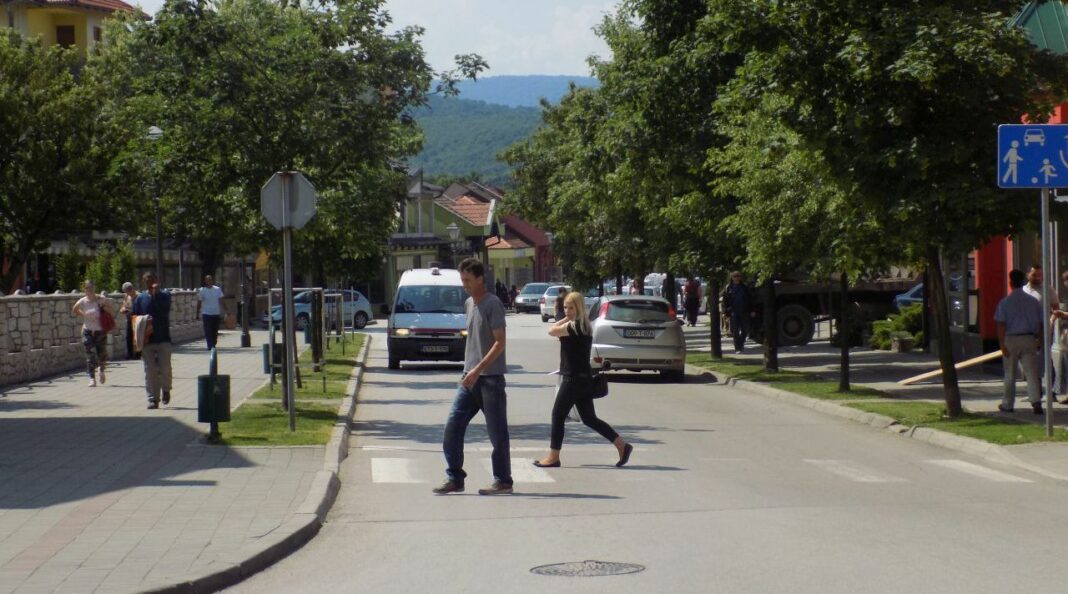 Umjereno do pretežno oblačno vrijeme, mogući pljuskovi i grmljavina Umjereno do pretežno oblačno vrijeme, mogući pljuskovi i grmljavina