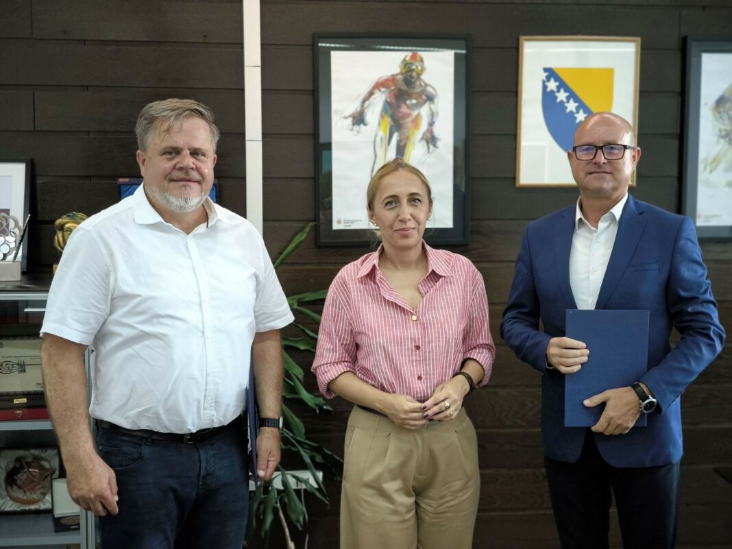 Ministrica Pozder potpisala nove ugovore: Za projekte upravljanja otpadom u Živinicama i Lukavcu 391 hiljada KM Ministrica Pozder potpisala nove ugovore: Za projekte upravljanja otpadom u Živinicama i Lukavcu 391 hiljada KM