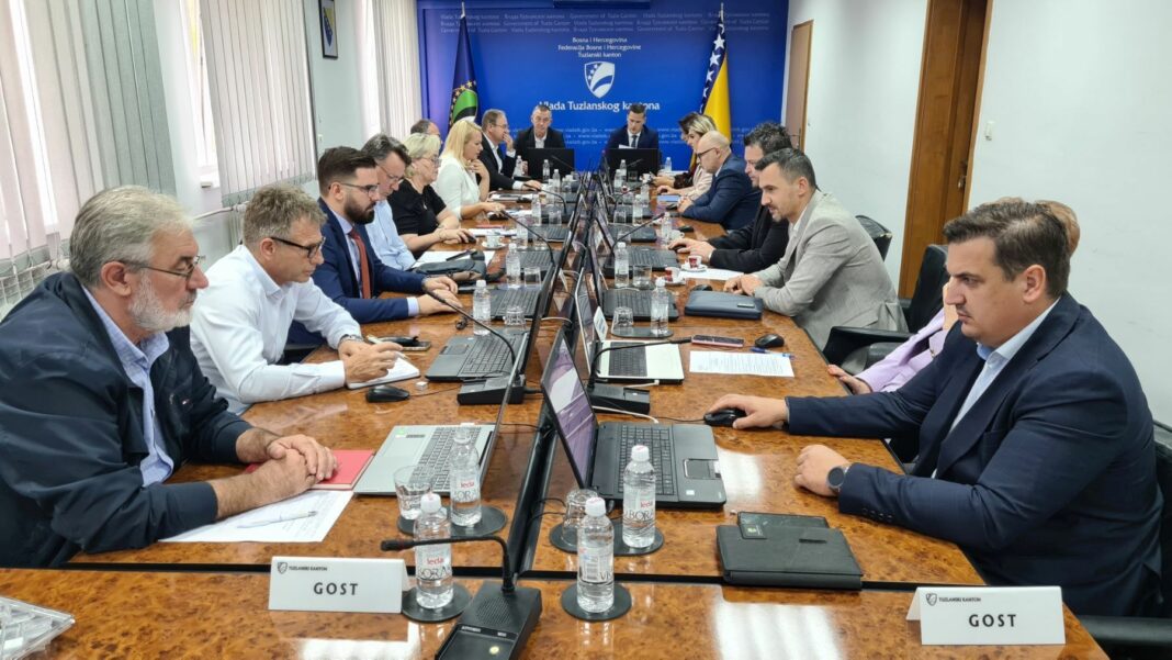 U pogledu plaćanja školarine samofinansirajući studenti izjednačeni sa redovnim U pogledu plaćanja školarine samofinansirajući studenti izjednačeni sa redovnim