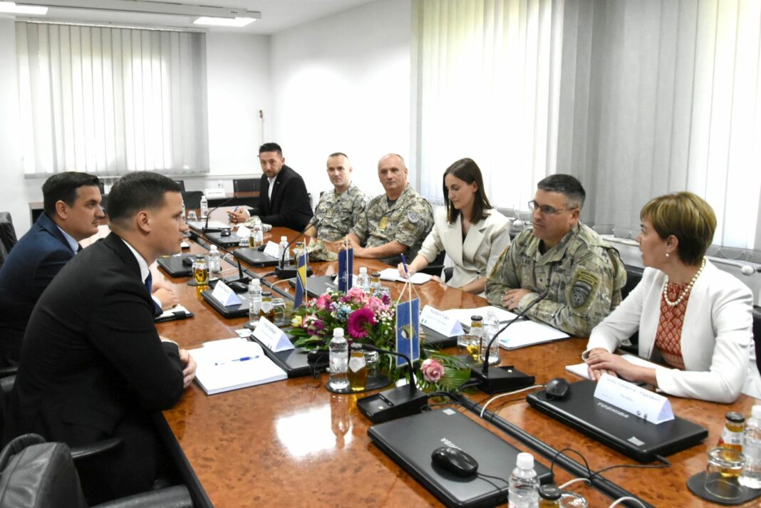 Premijer Tuzlanskog kantona ugostio Komandanta NATO štaba u BiH Premijer Tuzlanskog kantona ugostio Komandanta NATO štaba u BiH