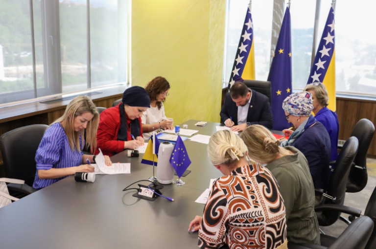 Ministar Delić najavio nove standarde za rad sigurnih kuća: Milion maraka za sigurnost i dostojanstvo žrtava Ministar Delić najavio nove standarde za rad sigurnih kuća: Milion maraka za sigurnost i dostojanstvo žrtava