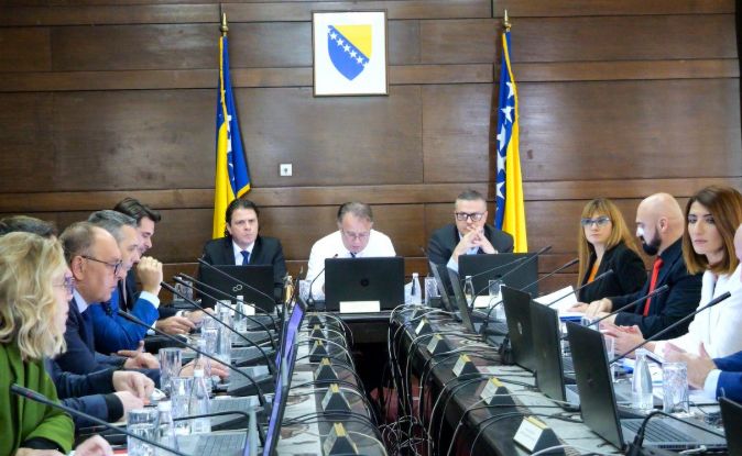 Vlada FBiH: Više od 8,4 miliona KM pomoći privatnim poslodavcima Vlada FBiH: Više od 8,4 miliona KM pomoći privatnim poslodavcima