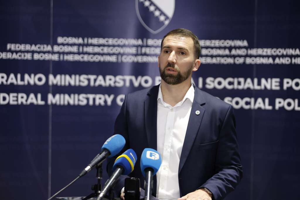 Delić: 23. januara ćemo znati hoće li penzije rasti 17 ili 5 posto Delić: 23. januara ćemo znati hoće li penzije rasti 17 ili 5 posto
