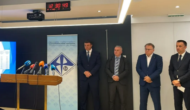Predstavljen prijedlog za poskupljenje struje, za najveći broj domaćinstava poskupit će najmanje 4,8 posto Predstavljen prijedlog za poskupljenje struje, za najveći broj domaćinstava poskupit će najmanje 4,8 posto