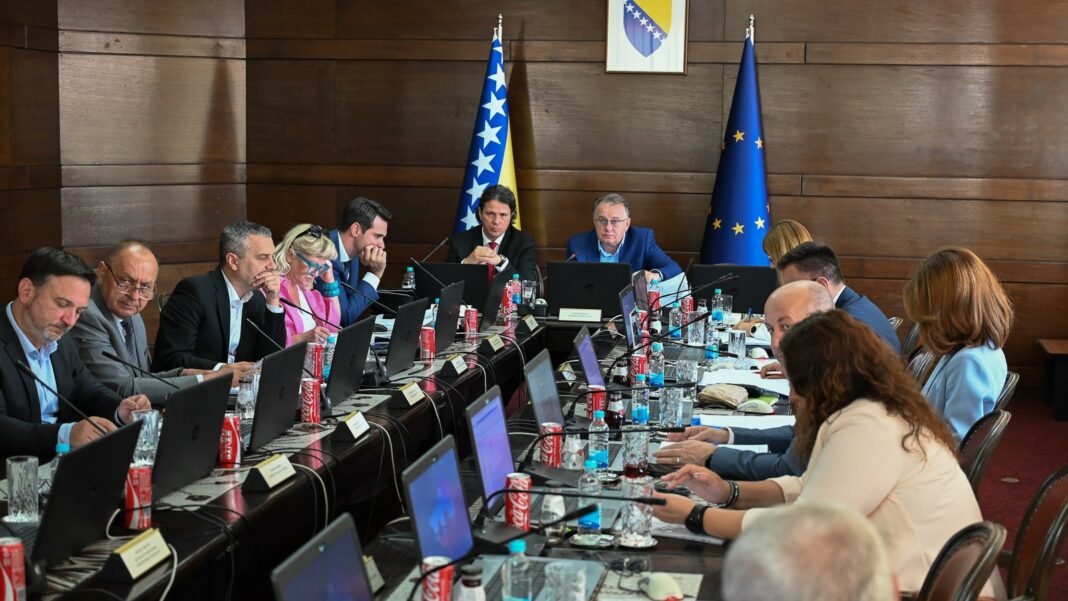 Raspodjela dijela prihoda od naknada za priređivanje igara na sreću: Za 37 projekata iz oblasti obrazovanja skoro 490.000 KM Raspodjela dijela prihoda od naknada za priređivanje igara na sreću: Za 37 projekata iz oblasti obrazovanja skoro 490.000 KM